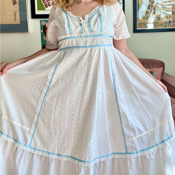 70s Vintage Gunne Sax Style Handmade White Eyelet Dress with Corset Front - Picture 2 of 7